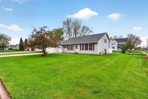 604 Sunrise Dr, Ripon, WI 54971