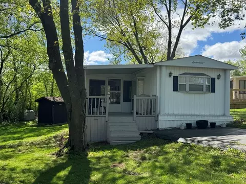 Exterior - 424 Skyline Dr, Edgerton, WI 53534 photo 5 of 10