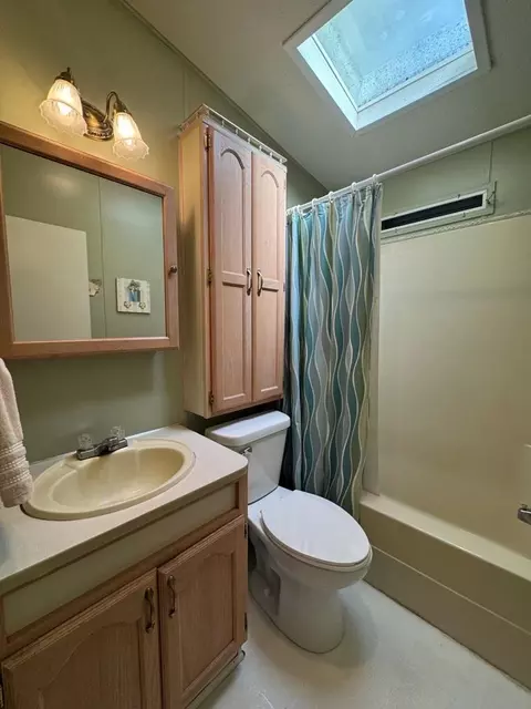 Bath - 424 Skyline Dr, Edgerton, WI 53534 photo 1 of 1