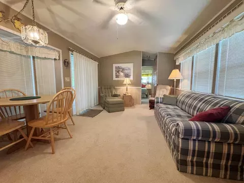 Living - 424 Skyline Dr, Edgerton, WI 53534 photo 2 of 3