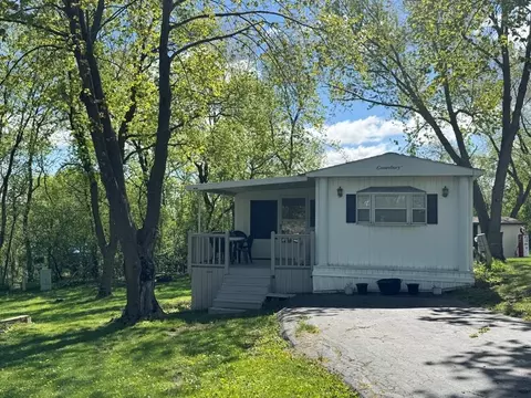 424 Skyline Dr, Edgerton, WI 53534