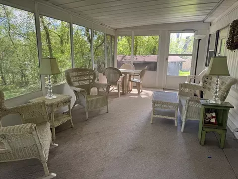 Exterior - 424 Skyline Dr, Edgerton, WI 53534 photo 2 of 10