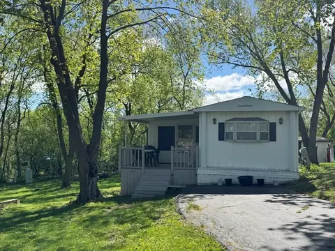 424 Skyline Dr, Edgerton, WI 53534
