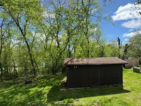 Exterior - 424 Skyline Dr, Edgerton, WI 53534 photo 4 of 10
