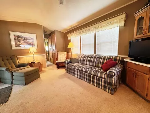 Living - 424 Skyline Dr, Edgerton, WI 53534 photo 1 of 3