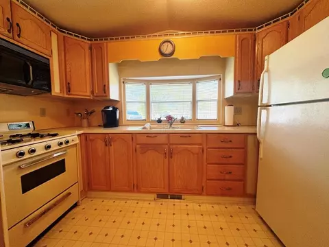 Kitchen - 424 Skyline Dr, Edgerton, WI 53534 photo 1 of 1