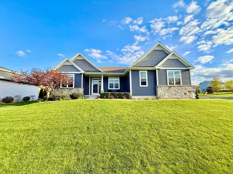 513 Chads Xing, Verona, WI 53593