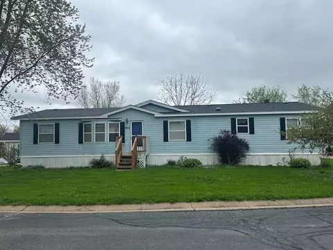 611 Opal Cir, Lannon, WI 53046