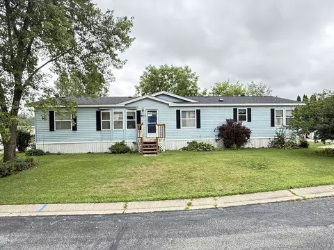 611 Opal Cir, Lannon, WI 53046