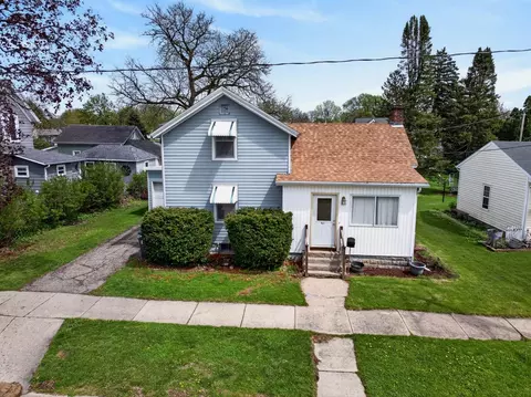 810 21st Ave, Monroe, WI 53566