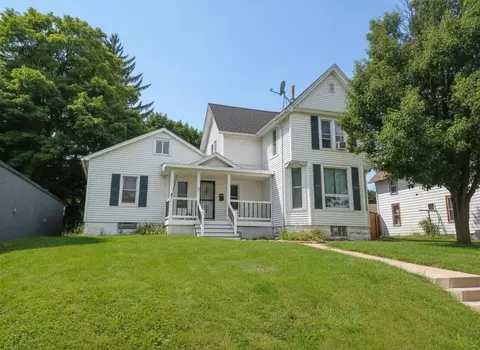 19 N School St, Mayville, WI 53050