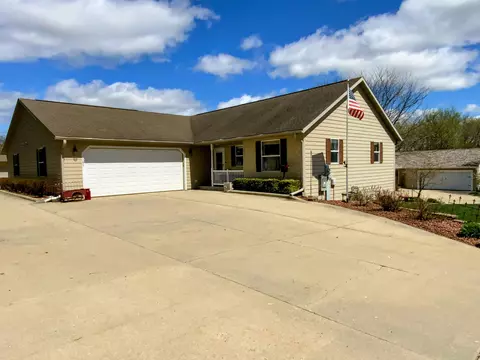 380 W Sunset Dr, Milton, WI 53563