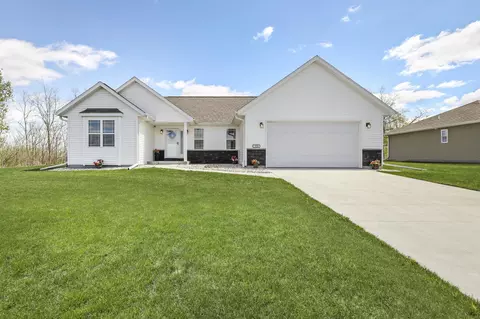 320 Beech Rd, Waterloo, WI 53594