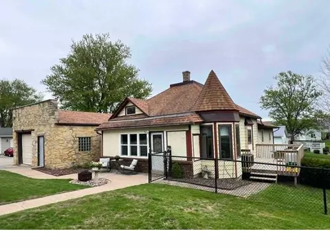 203 Main St, Ridgeway, WI 53582