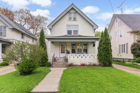 831 Oakland Ave, Waukesha, WI 53186