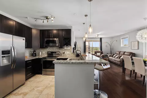 5831 Lupine Ln #202, Madison, WI 53718