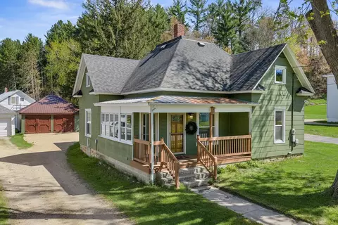 203 E Colvin Rd, Wonewoc, WI 53968