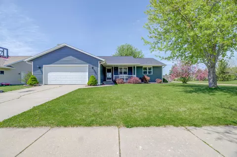 195 S 6th St, Evansville, WI 53536