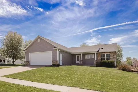 905 Heather Ln, Platteville, WI 53818