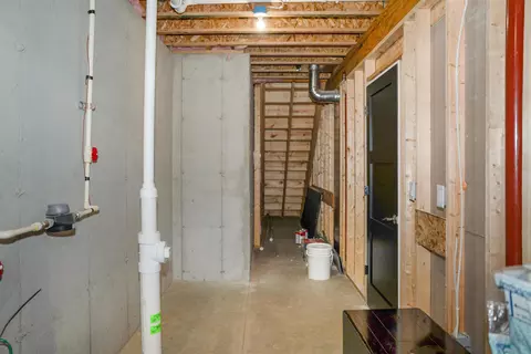 Entry Way - 1045 Augusta Dr, Oregon, WI 53575 photo 2 of 3