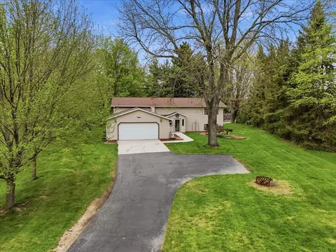 2012 Rathert Rd, Cottage Grove, WI 53527
