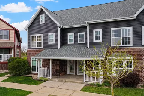1045 Providence Cmn, Sun Prairie, WI 53590