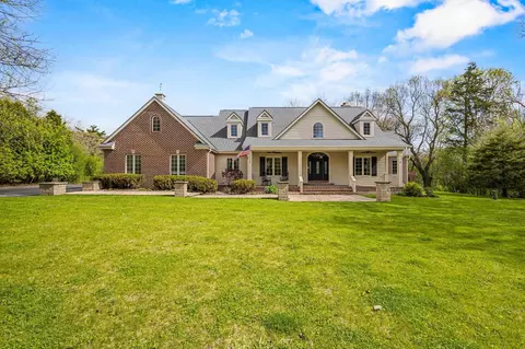 w326n4714 Buckhorn Dr, Nashotah, WI 53058