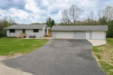 3392 W 3rd Ln, Oxford, WI 53952