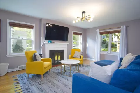 238 Kensington Dr, Madison, WI 53704