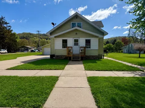 152 N Ohio St, Prairie Du Chien, WI 53821
