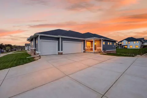 1120 Quinn Dr, Waunakee, WI 53597