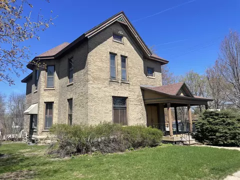 219 E Conant St, Portage, WI 53901