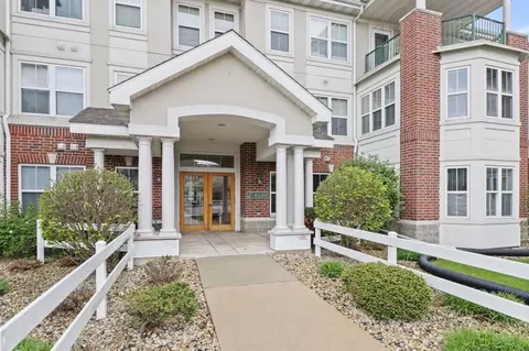 8530 Greenway Blvd #212, Middleton, WI 53562