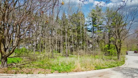 10 Larch Cir, Madison, WI 53705