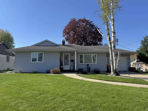 2714 8th St, Monroe, WI 53566