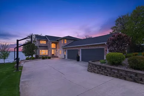 3066 Shadyside Dr, Stoughton, WI 53589