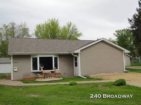 240 Broadway St, Platteville, WI 53818