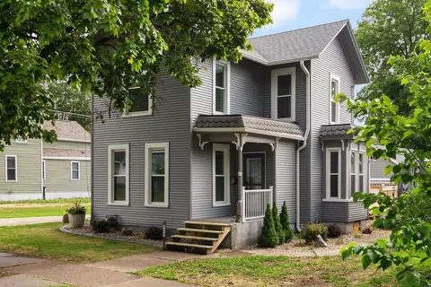 122 S 1st St, Evansville, WI 53536