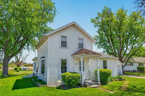 1372 Dianne Ave, Belleville, WI 53508
