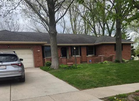 3902 Rolling Hill Dr, Middleton, WI 53562