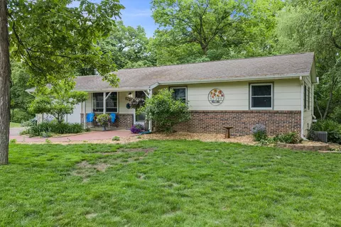 Exterior - 1720 Algonquin Dr, Baraboo, WI 53913 photo 2 of 12