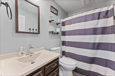 Bath - 1720 Algonquin Dr, Baraboo, WI 53913 photo 2 of 3