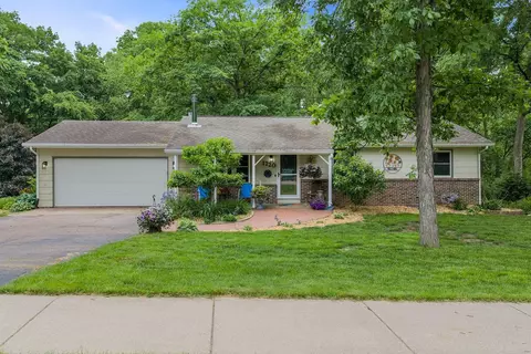 1720 Algonquin Dr, Baraboo, WI 53913