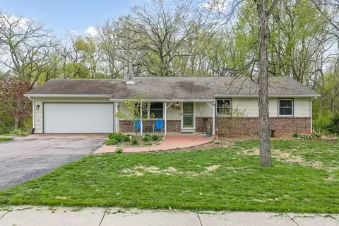 1720 Algonquin Dr, Baraboo, WI 53913
