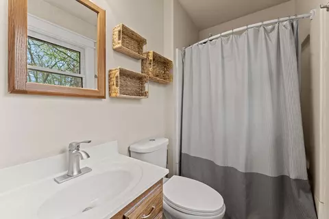 Bath - 1720 Algonquin Dr, Baraboo, WI 53913 photo 1 of 3