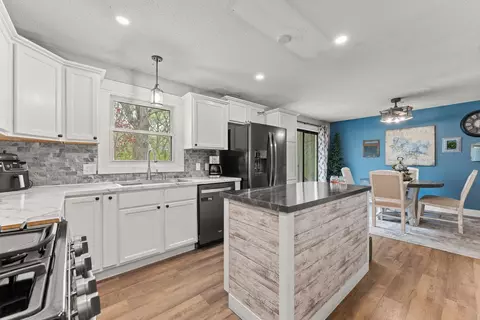 Kitchen - 1720 Algonquin Dr, Baraboo, WI 53913 photo 3 of 3