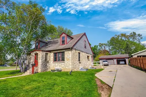 203 S Whiton St, Whitewater, WI 53190