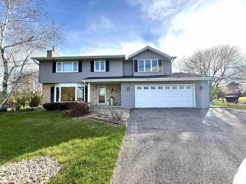 4432 Stonewood Dr, Middleton, WI 53562