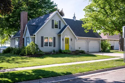 604 Lake Shore Dr, Beaver Dam, WI 53916