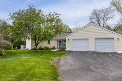 412 Lawn St, Cambridge, WI 53523